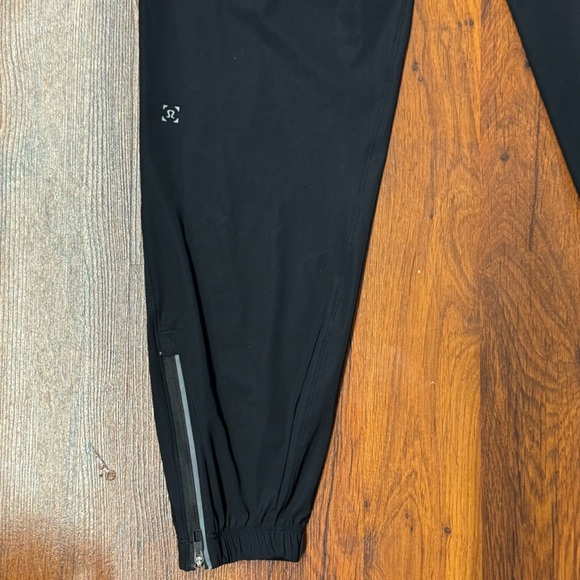 Lululemon Surge Joggers Black Women's Size 6-8 no size tag - Picture 6 of 7